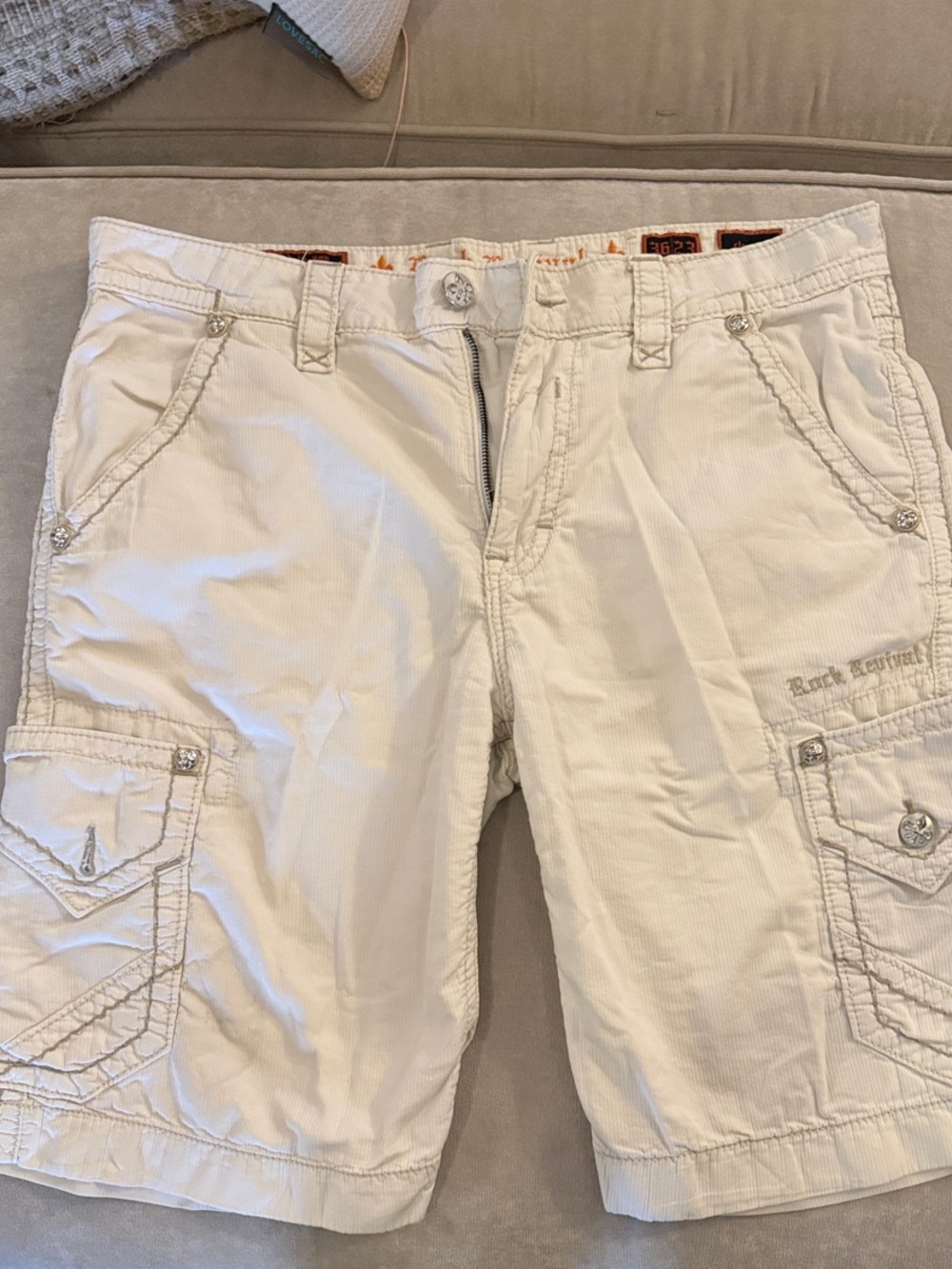 Rock Revival Men's Off-White Cargo Shorts with Embroidered Back Pockets - Picture 2 of 3